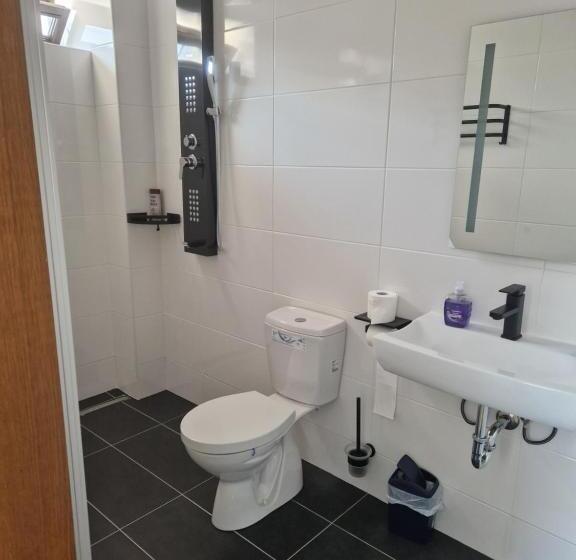 标准工作室, Pension Valentina