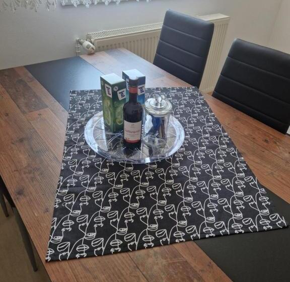 标准工作室, Pension Valentina