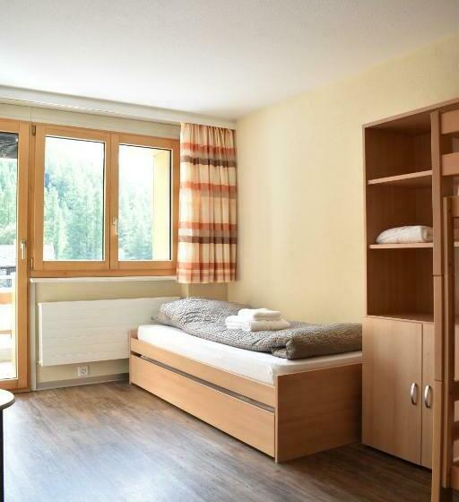 غرفة قياسية ثلاثية, Restaurant & Hostel Hole In One