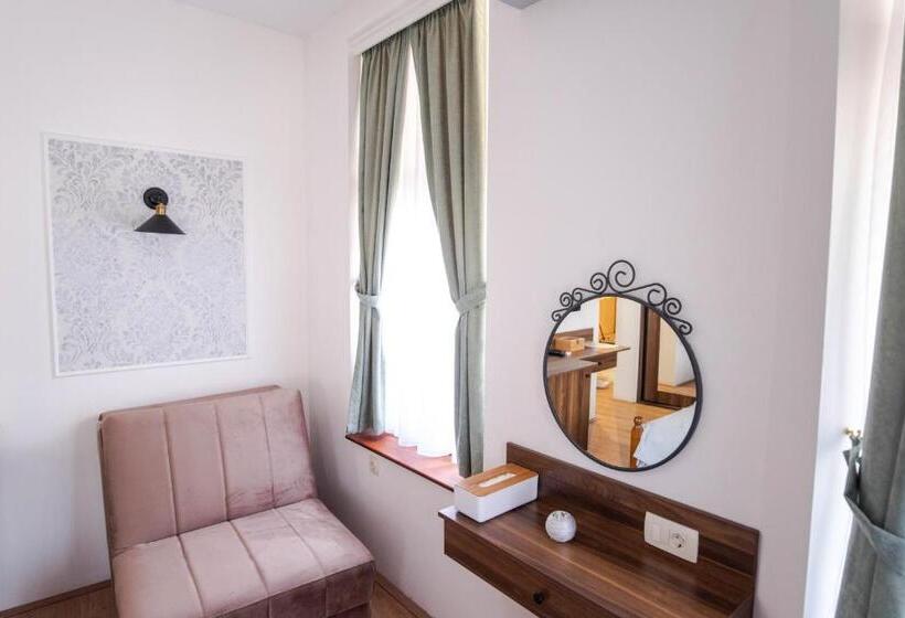 سوییت, City House Central