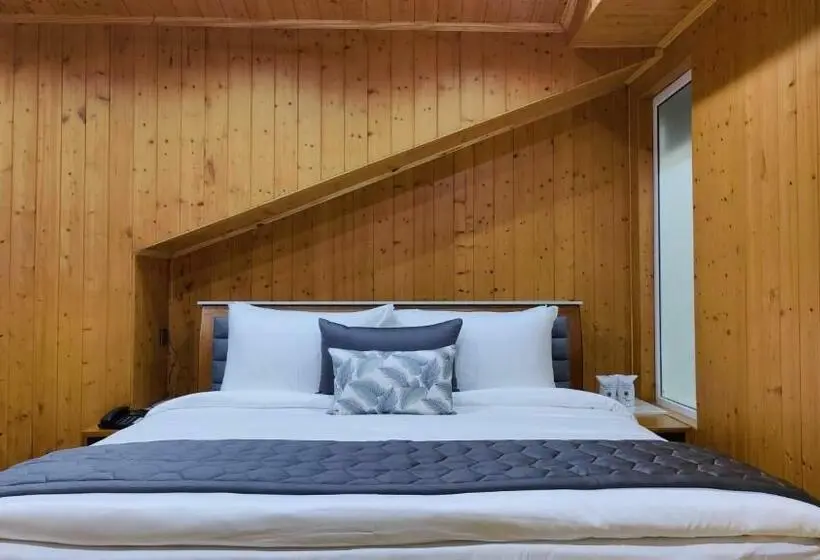 Standard-huone Vuoristonäkymä, Kaithal Resort   Kasauli