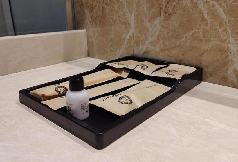 غرفة قياسية سرير كينج, Kaithal Resort   Kasauli