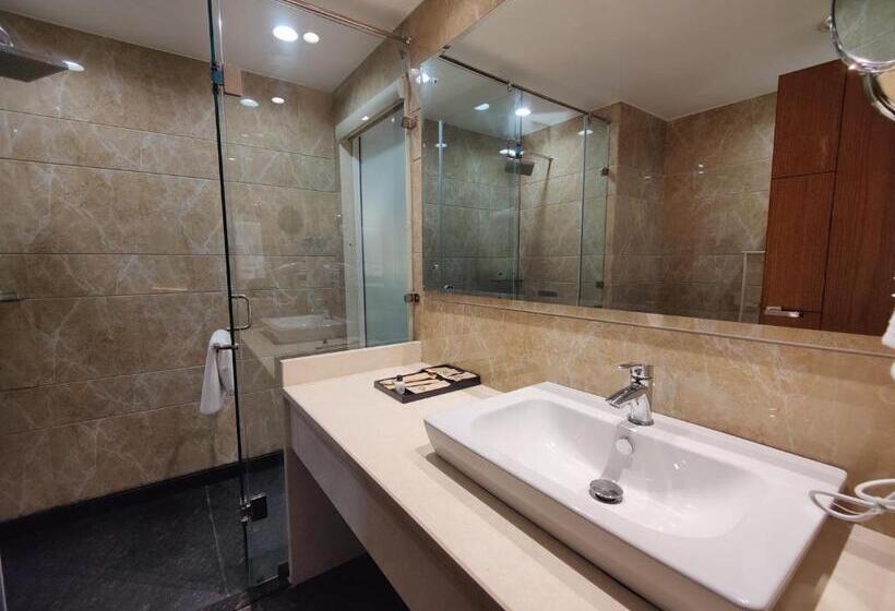 غرفة قياسية سرير كينج, Kaithal Resort   Kasauli