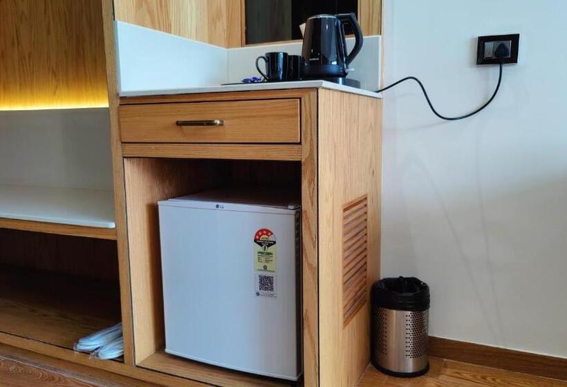 غرفة قياسية سرير كينج, Kaithal Resort   Kasauli