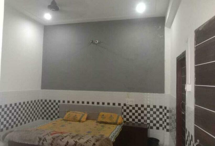 三人经典房间, Oyo 81195 The Lord Krishna