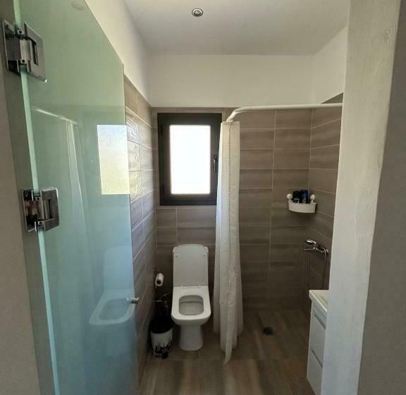 اتاق استاندارد سه نفره, Endless Blue Himara