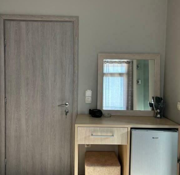 اتاق استاندارد سه نفره, Endless Blue Himara