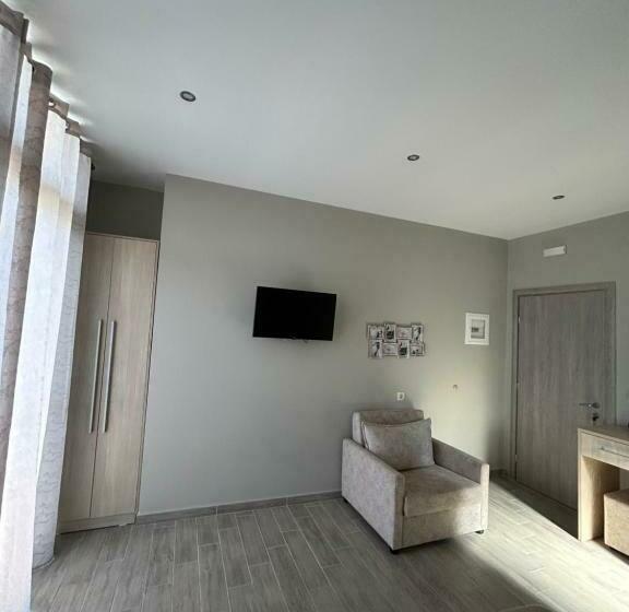 اتاق استاندارد سه نفره, Endless Blue Himara