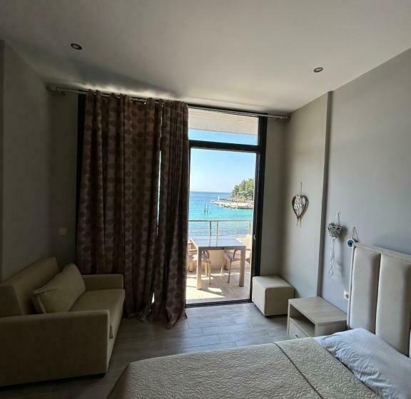 اتاق استاندارد سه نفره, Endless Blue Himara