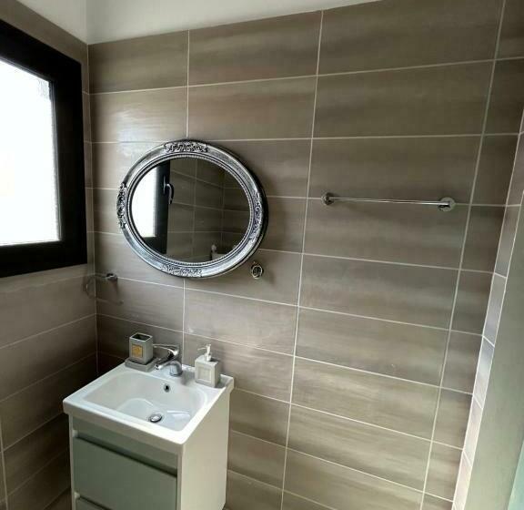 اتاق استاندارد سه نفره, Endless Blue Himara