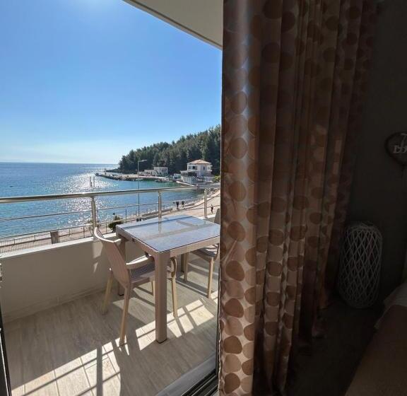 اتاق استاندارد با چشم‌انداز دریا, Endless Blue Himara