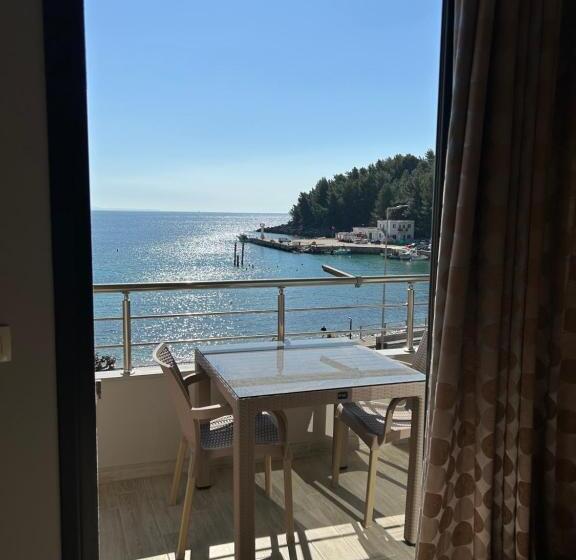 اتاق استاندارد با چشم‌انداز دریا, Endless Blue Himara