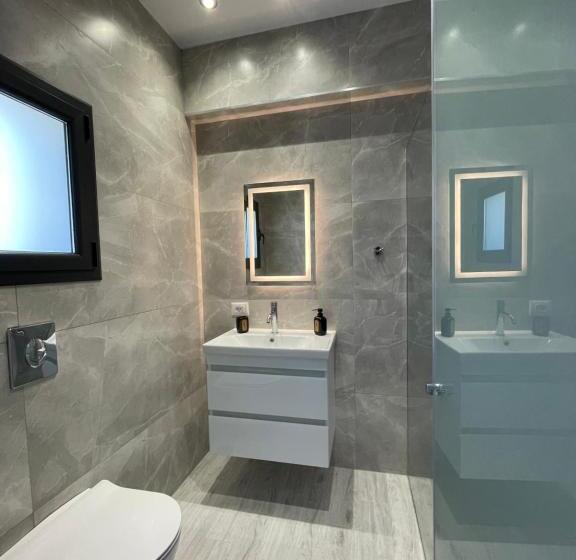 اتاق استاندارد سه نفره, Endless Blue Himara