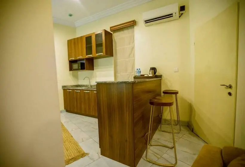سوییت اجرایی, Apartment79