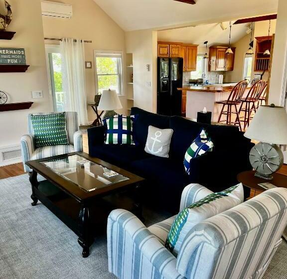 جناح سوبيريور مطل علي البحر, Atlantic Inn