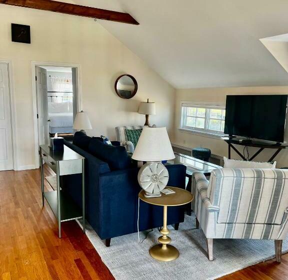 جناح سوبيريور مطل علي البحر, Atlantic Inn