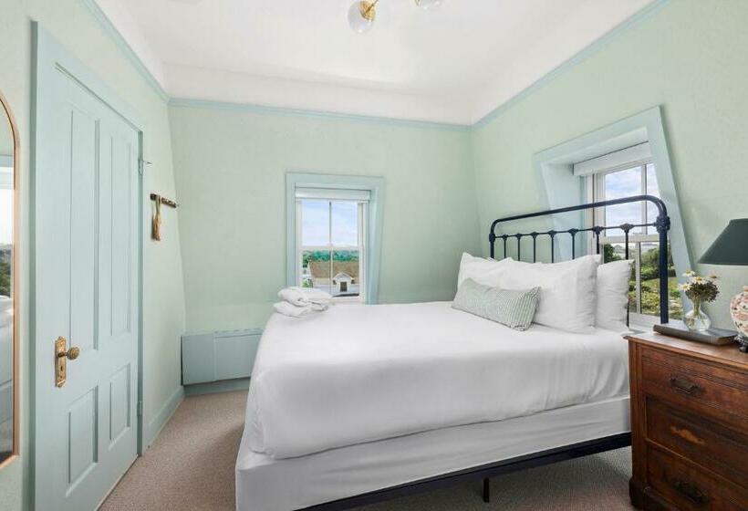 جناح عائلي, Atlantic Inn