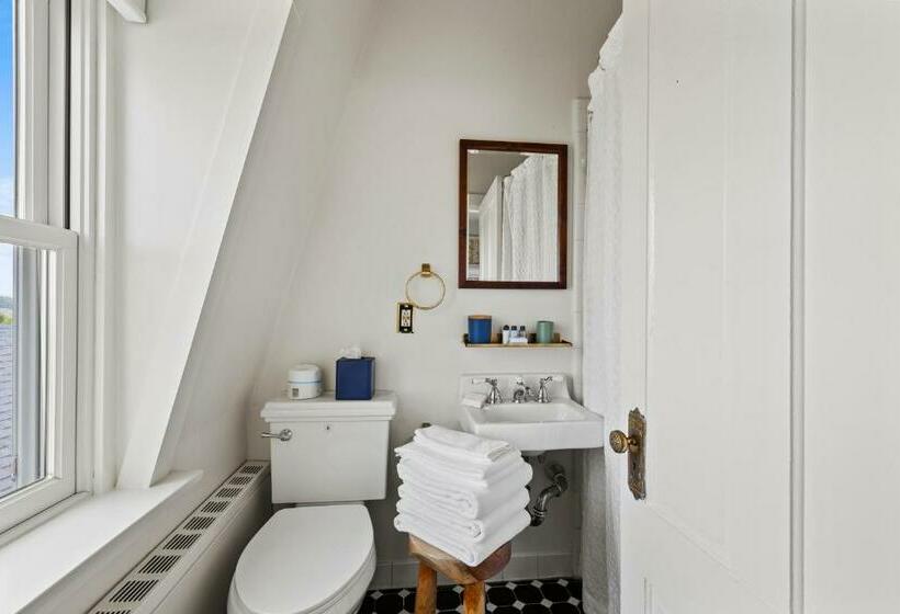 جناح عائلي, Atlantic Inn