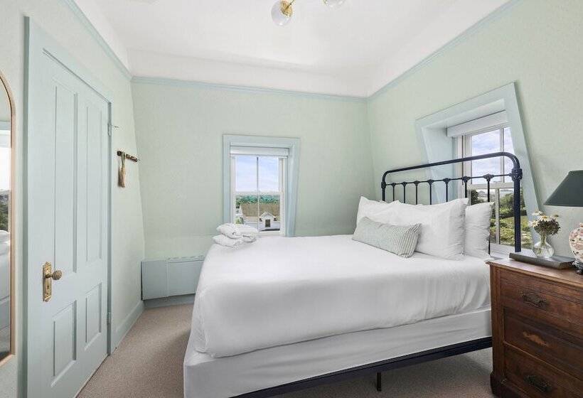 جناح عائلي, Atlantic Inn