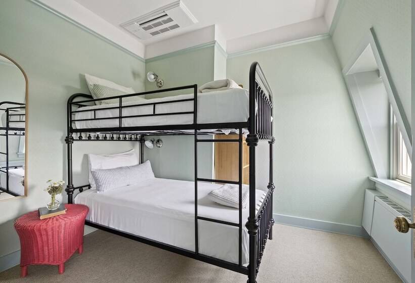 جناح عائلي, Atlantic Inn