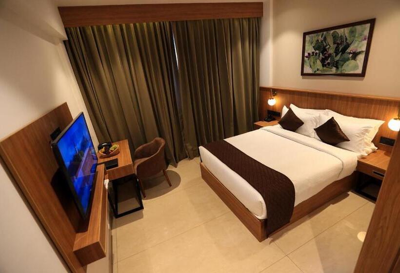 غرفة ديلوكس مزودة بشرفة, Saffron Wayanad