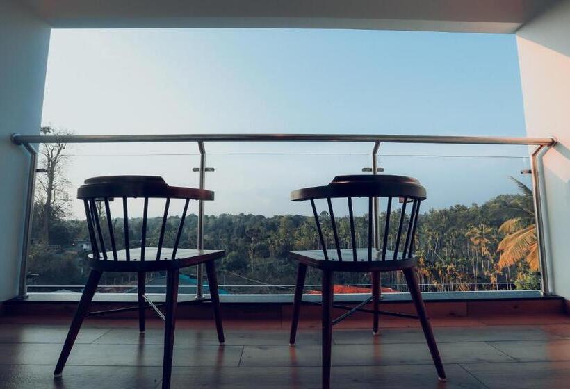 غرفة ديلوكس مزودة بشرفة, Saffron Wayanad