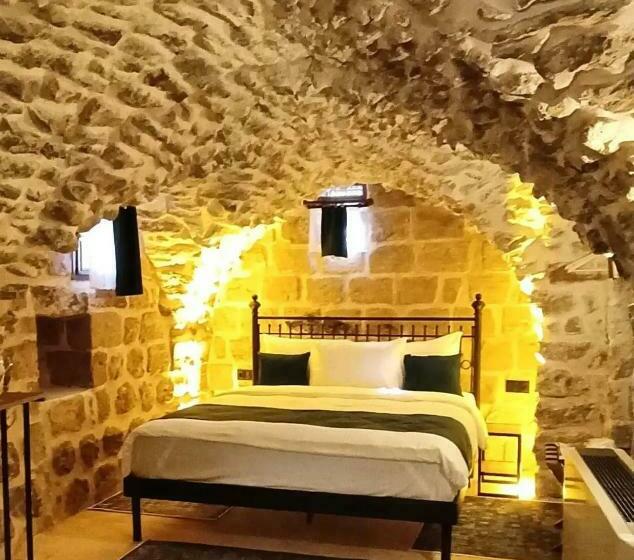 اتاق استاندارد, Tuğmaner  Small House Ajar