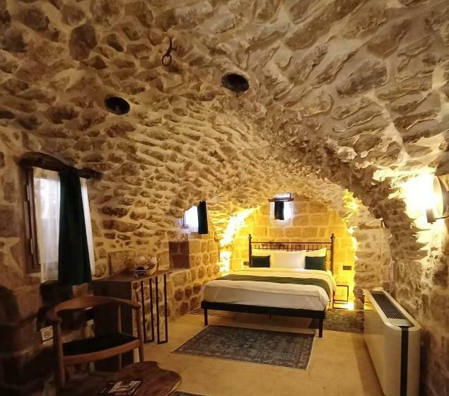اتاق استاندارد, Tuğmaner  Small House Ajar