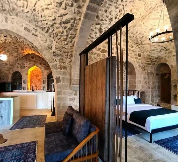 اتاق لوکس با تخت بزرگ, Tuğmaner  Small House Ajar