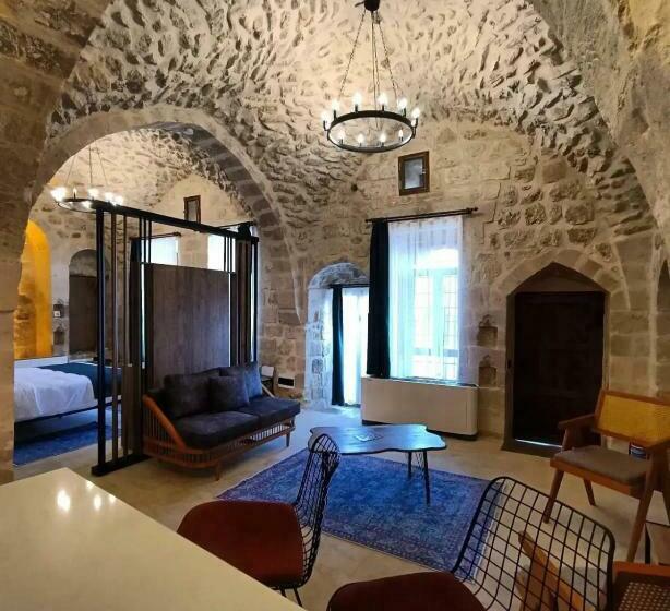 اتاق لوکس با تخت بزرگ, Tuğmaner  Small House Ajar