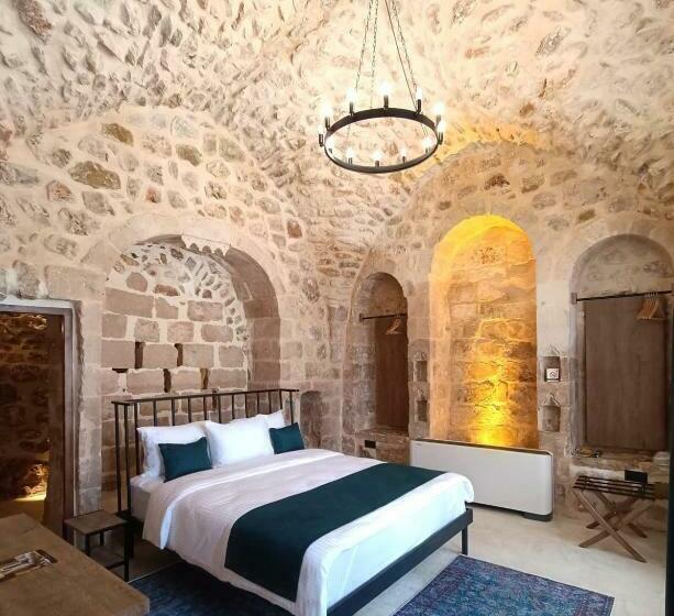 اتاق لوکس با تخت بزرگ, Tuğmaner  Small House Ajar