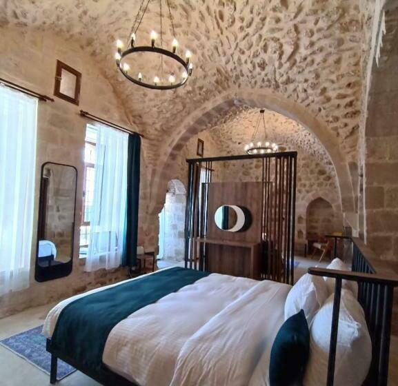اتاق لوکس با تخت بزرگ, Tuğmaner  Small House Ajar