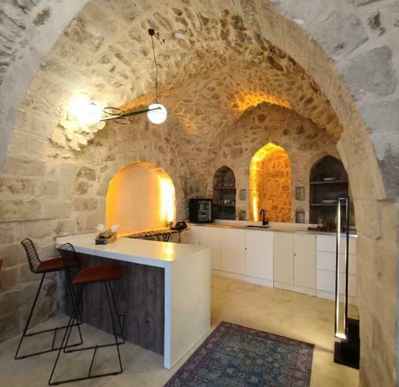 اتاق لوکس با تخت بزرگ, Tuğmaner  Small House Ajar