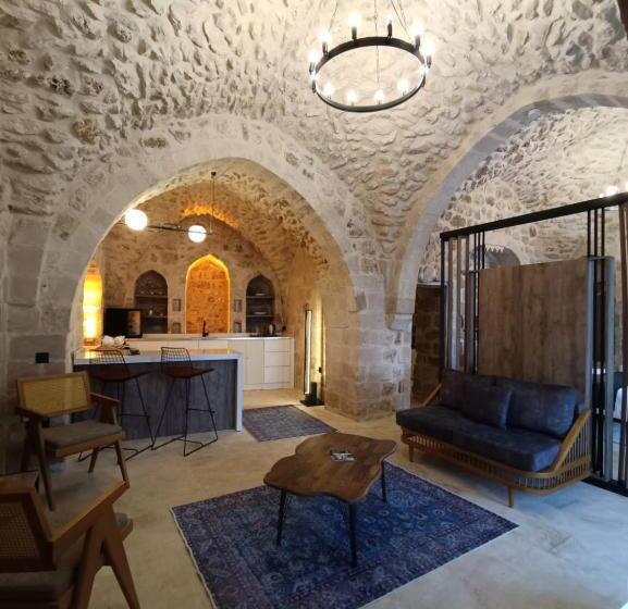 اتاق لوکس با تخت بزرگ, Tuğmaner  Small House Ajar
