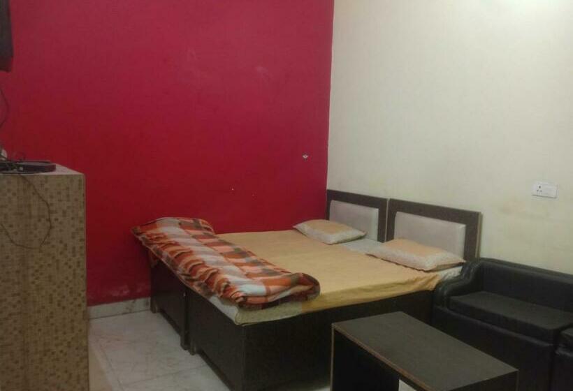 חדר קלאסי לשלושה, Oyo Park Central