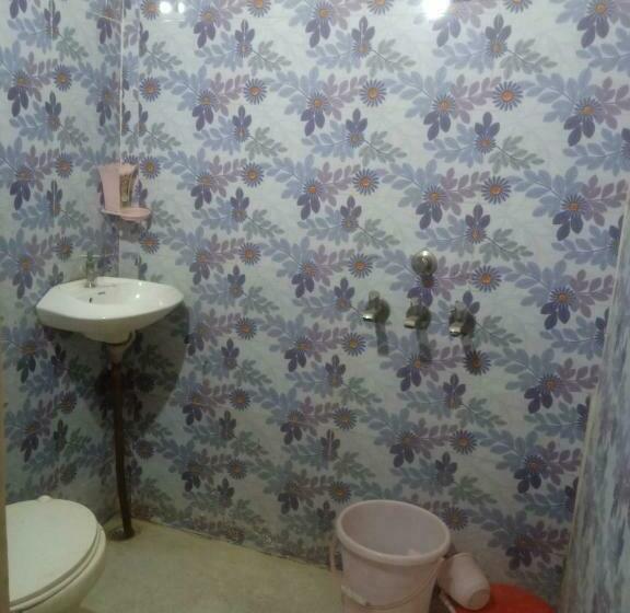 חדר קלאסי לשלושה, Oyo Park Central