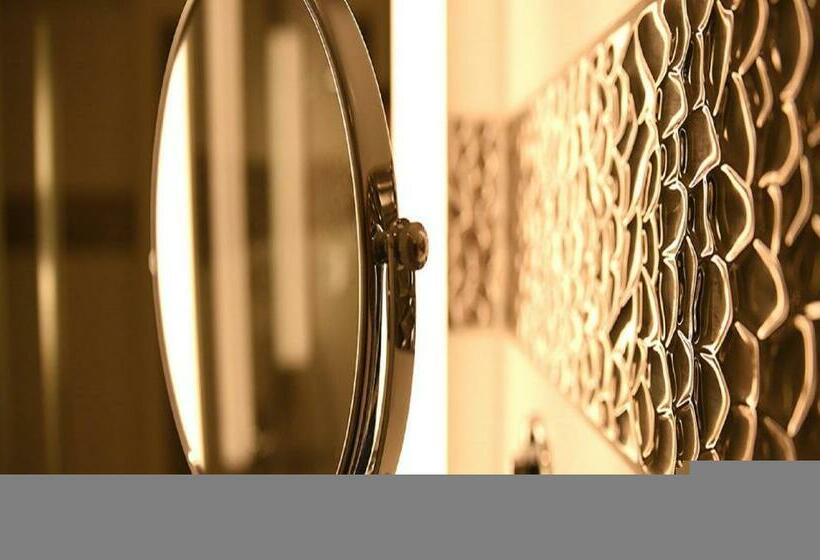 デラックスジュニアスイート, Kronjuwel By Bright