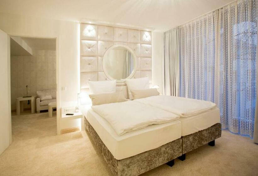 スーペリアースイート, Kronjuwel By Bright