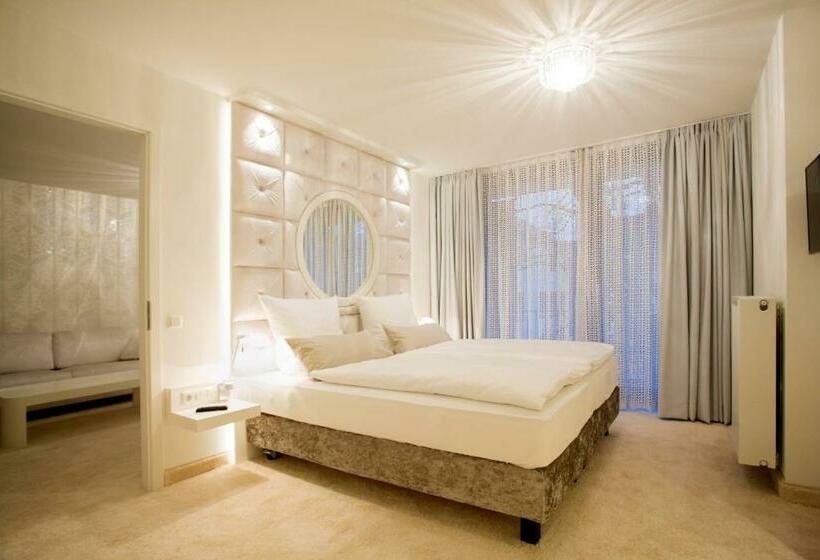 スーペリアースイート, Kronjuwel By Bright