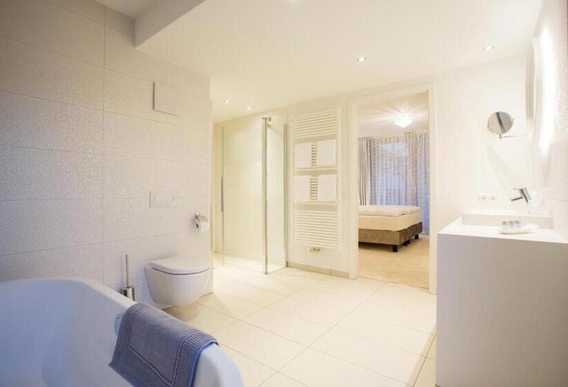 スーペリアースイート, Kronjuwel By Bright