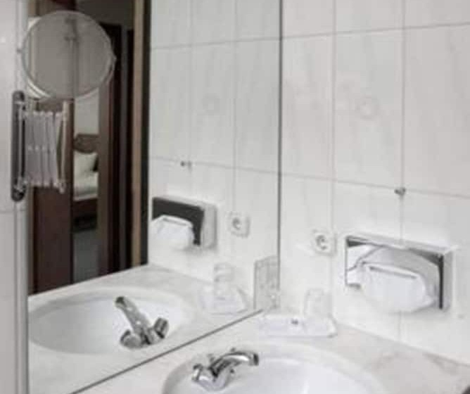 标准三人间, Altstadt