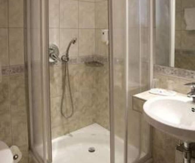 标准三人间, Altstadt