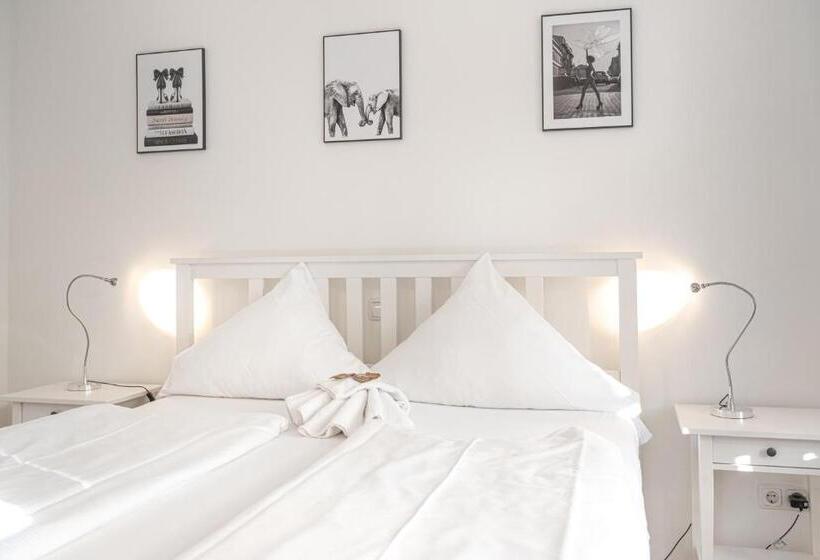 דירת שני חדרים, Am Dom