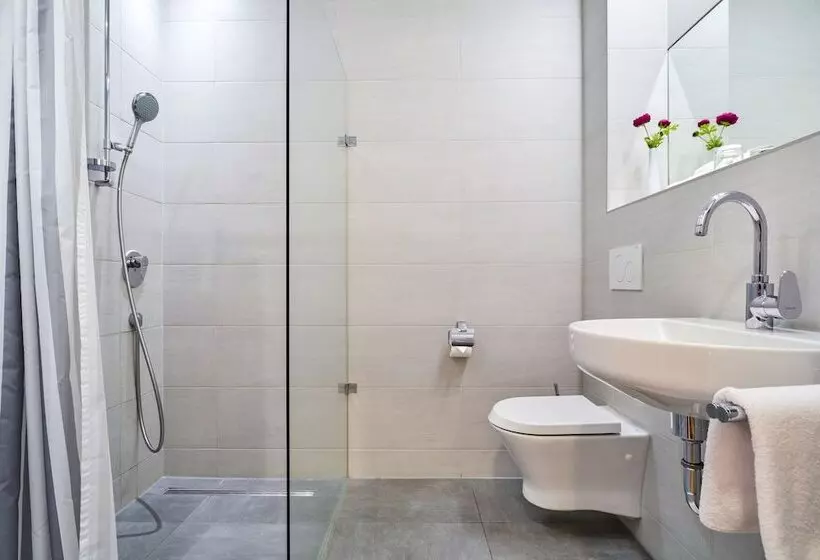 Standard Single Room, Apfelbaum