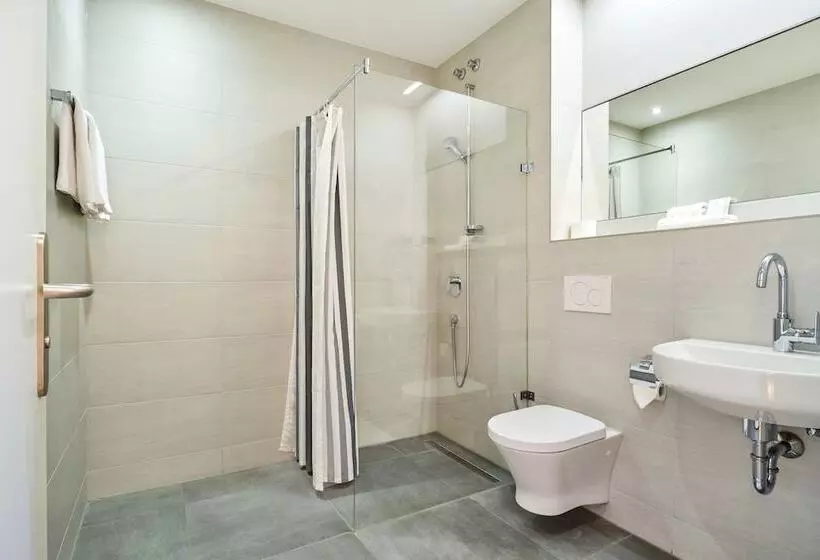 Standard Single Room, Apfelbaum