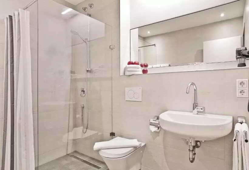 Standard Triple Room, Apfelbaum