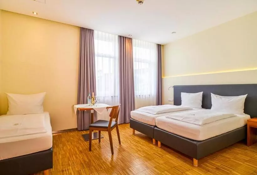 Standard Triple Room, Apfelbaum