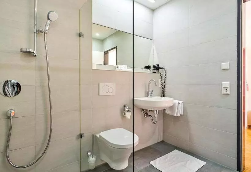 Standard Triple Room, Apfelbaum