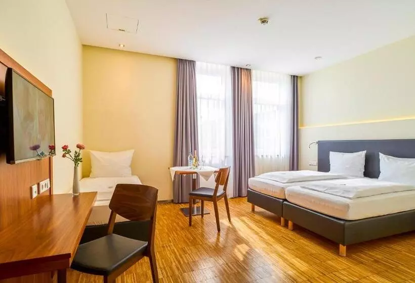 Standard Triple Room, Apfelbaum