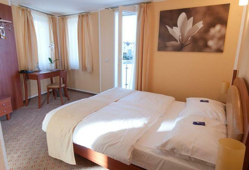 חדר אקזקיוטיב יחיד, Aristo